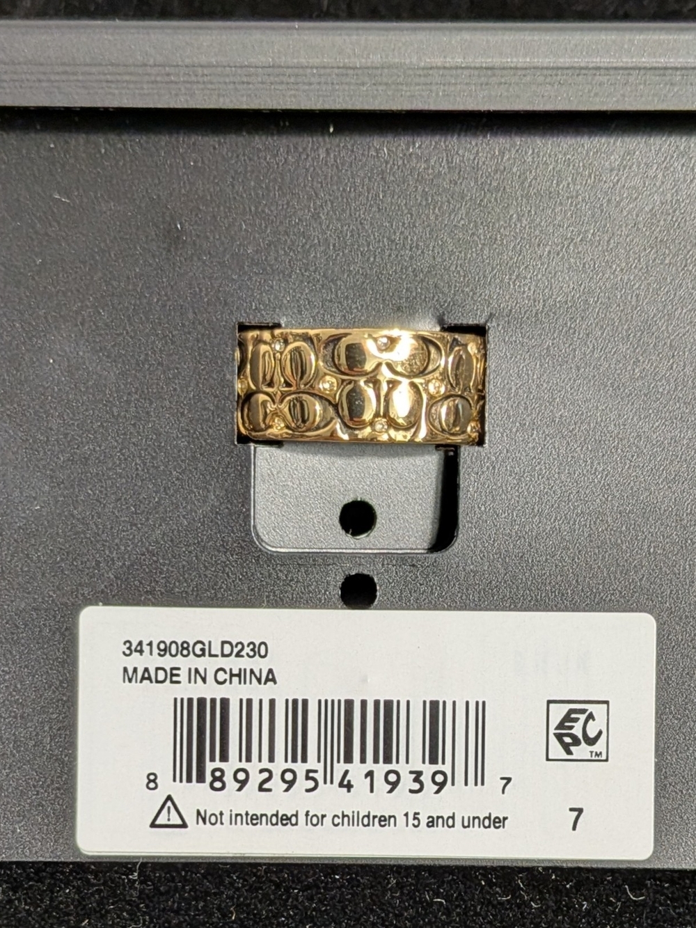 Coach New York Gold Tone Signature C Logo Band Ring Size 7 With Dust Bag - Picture 2 of 3